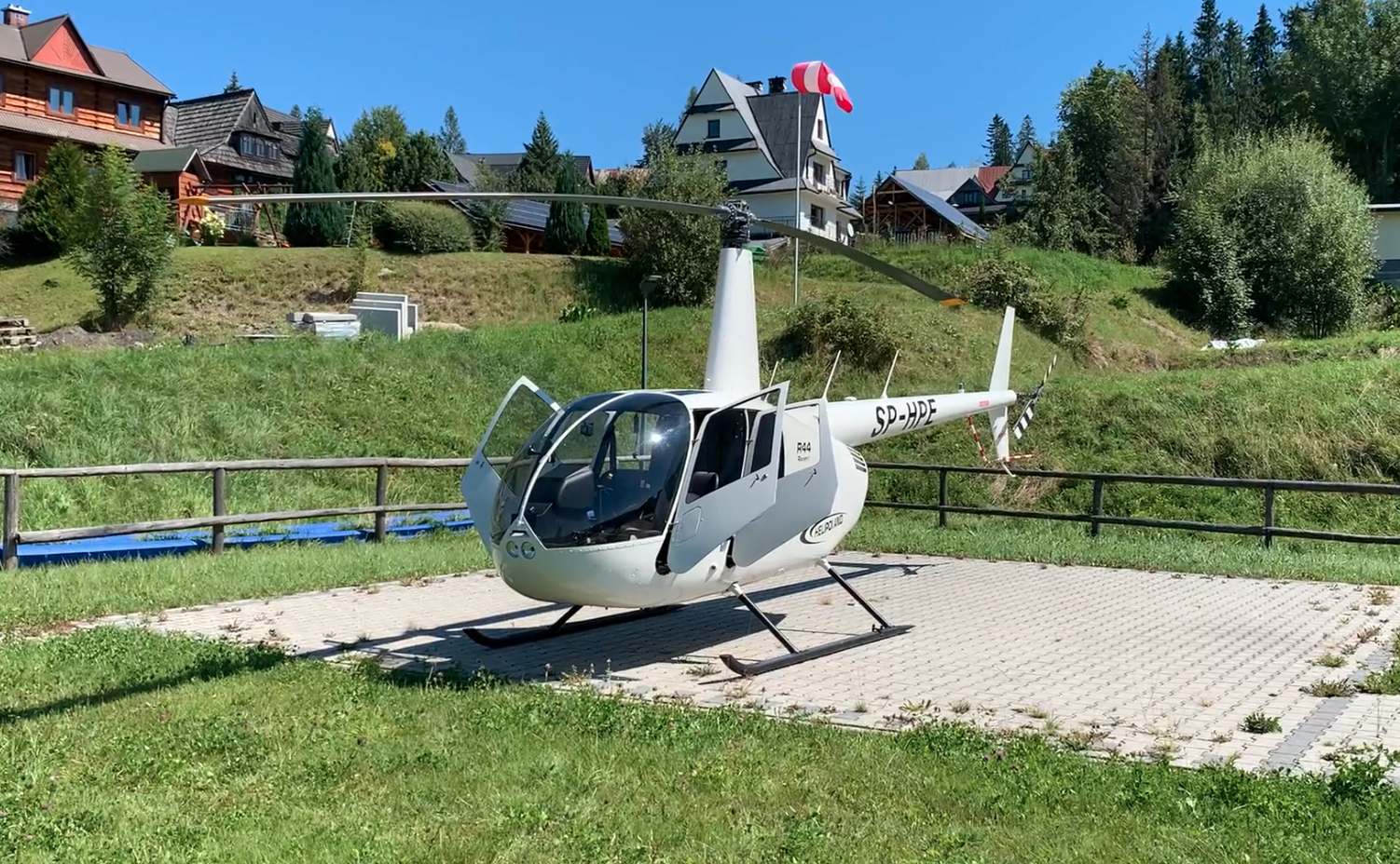 Robinson R44. 2024