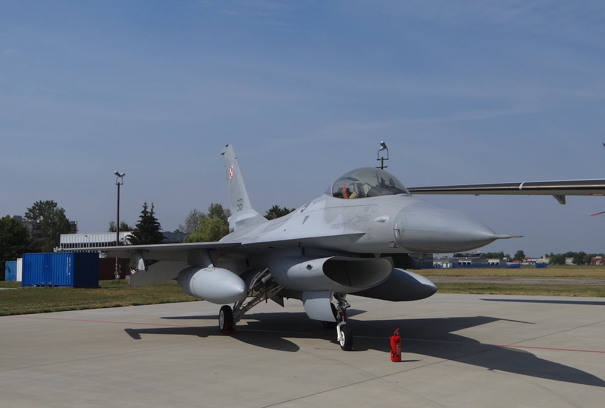 Selection of the Lockheed Martin F-16 for the Polish Armed Forces. 2003