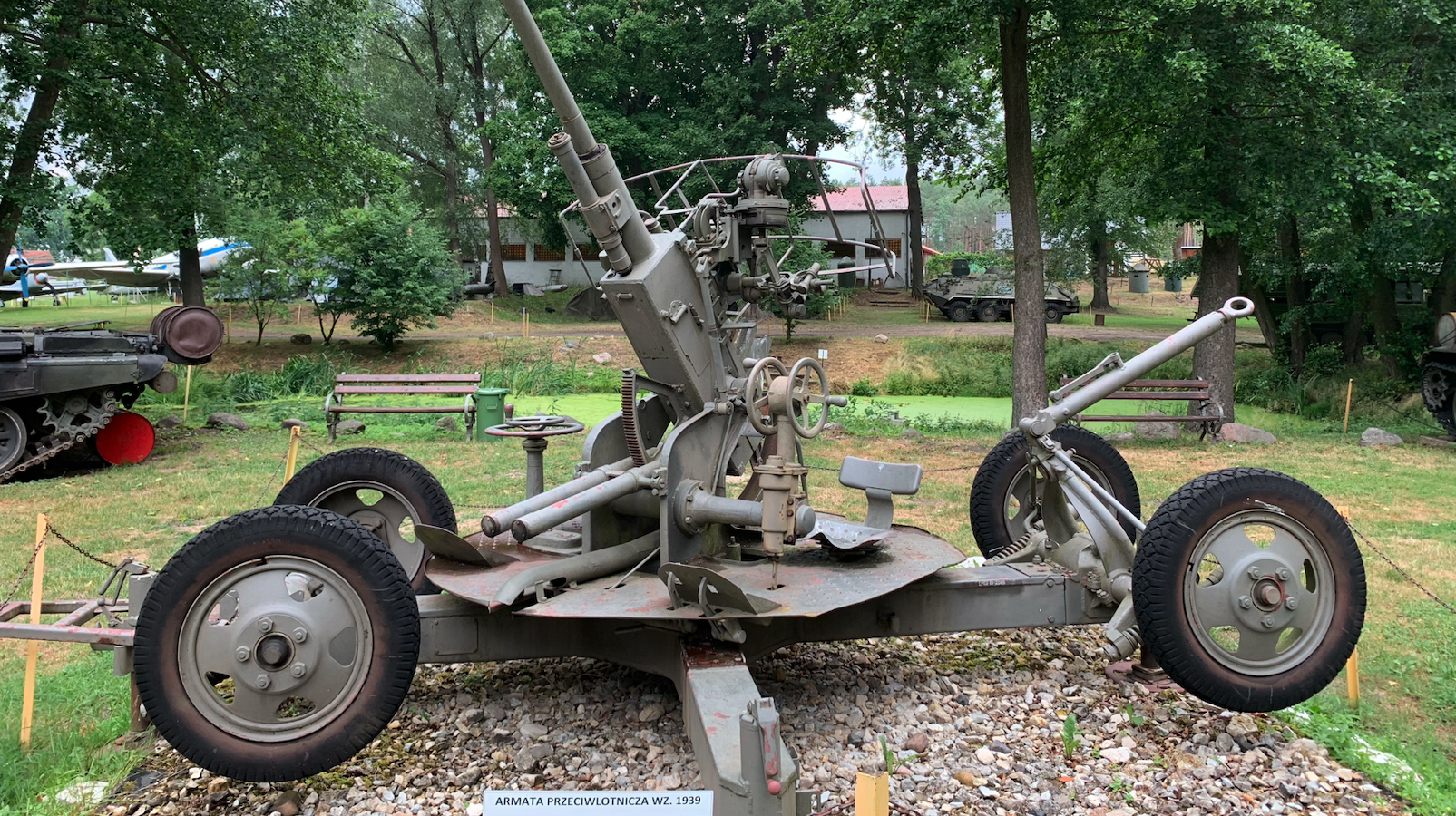 Anti-aircraft gun model 1939, caliber 37 mm.
