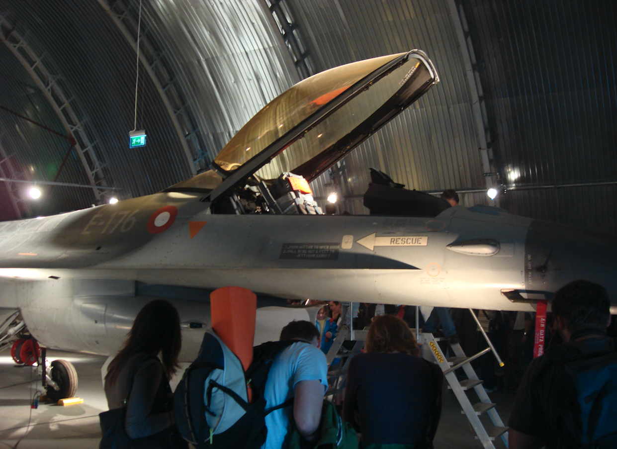 General Dynamics F-16 A, B. 1974